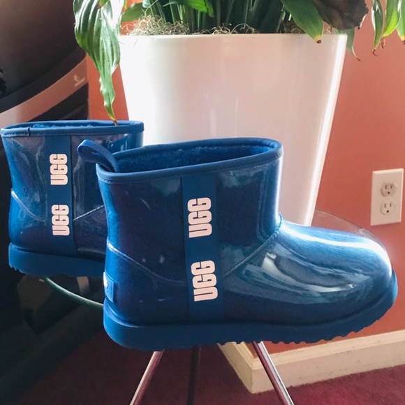 UGG waterproof insulated Womans Boots - Picture 1 of 1
